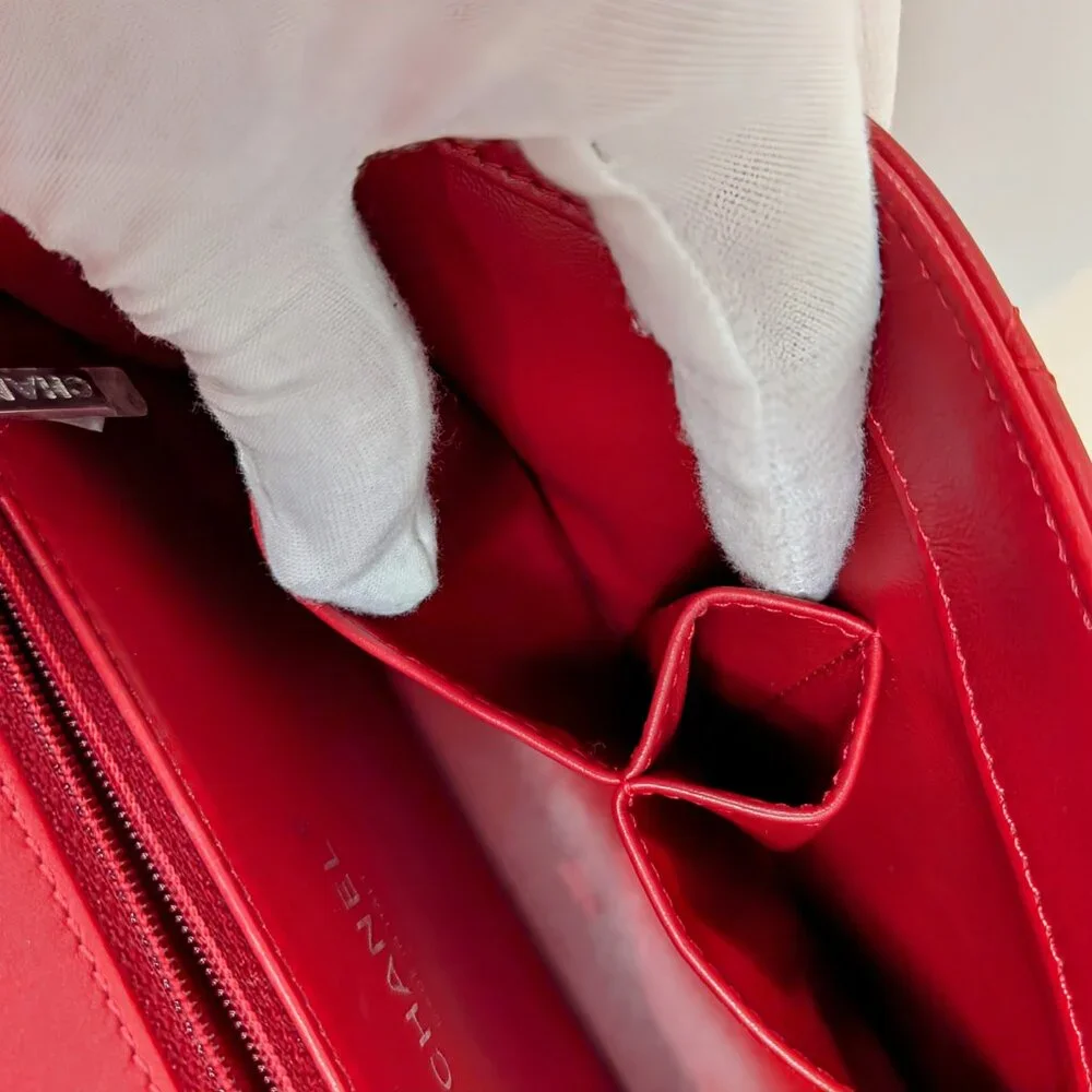 Chanel Rare Classic All-Red Flap Bag in Quilted Lambskin with Filigree CC - Picture 13 of 16